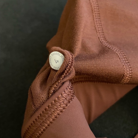 Lululemon Strong at Heart Bra - Size 4 - Picture 10 of 14